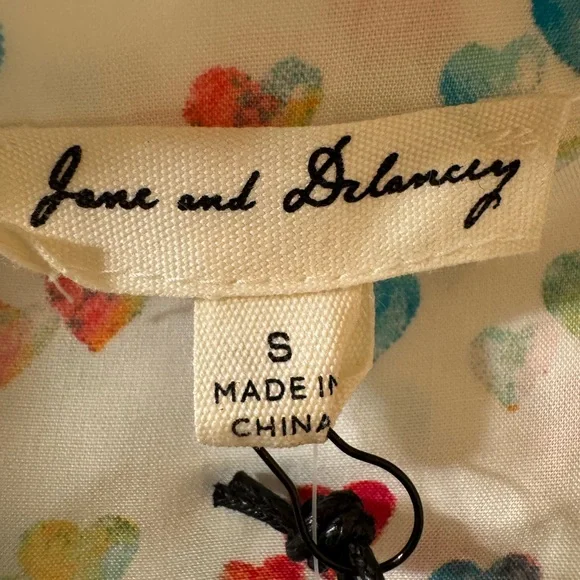 NWT Jane and Delancey Multicolor Heart Print Button Down Shirt Valentine’s Day - Picture 11 of 14